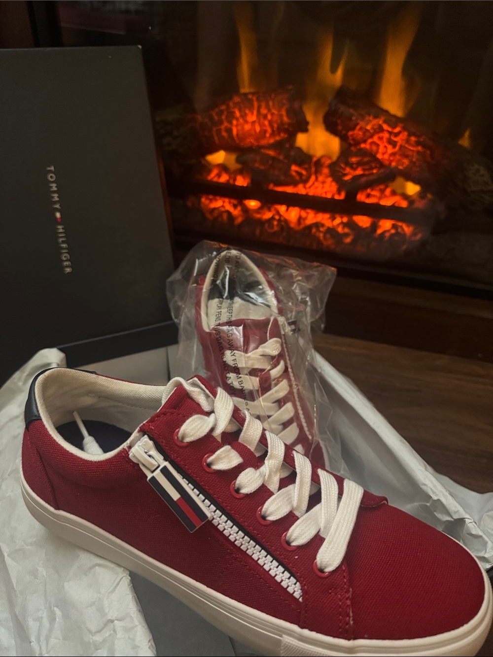 New in box Tommy Hilfiger womens Red Canvas Low-Top Sneakers with White Sole